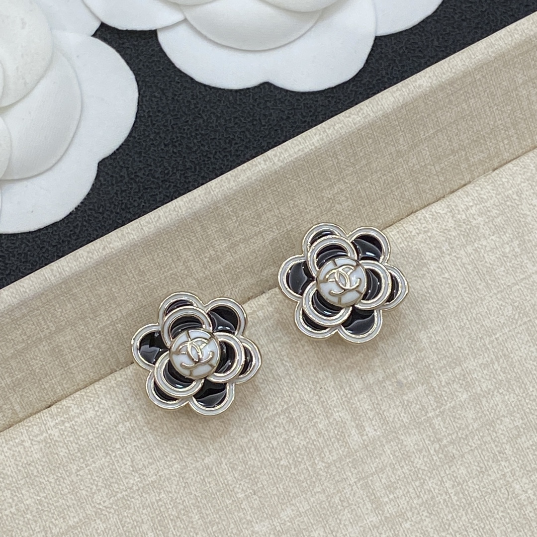 TOP CHANEL CC Earrings - 2 Colors