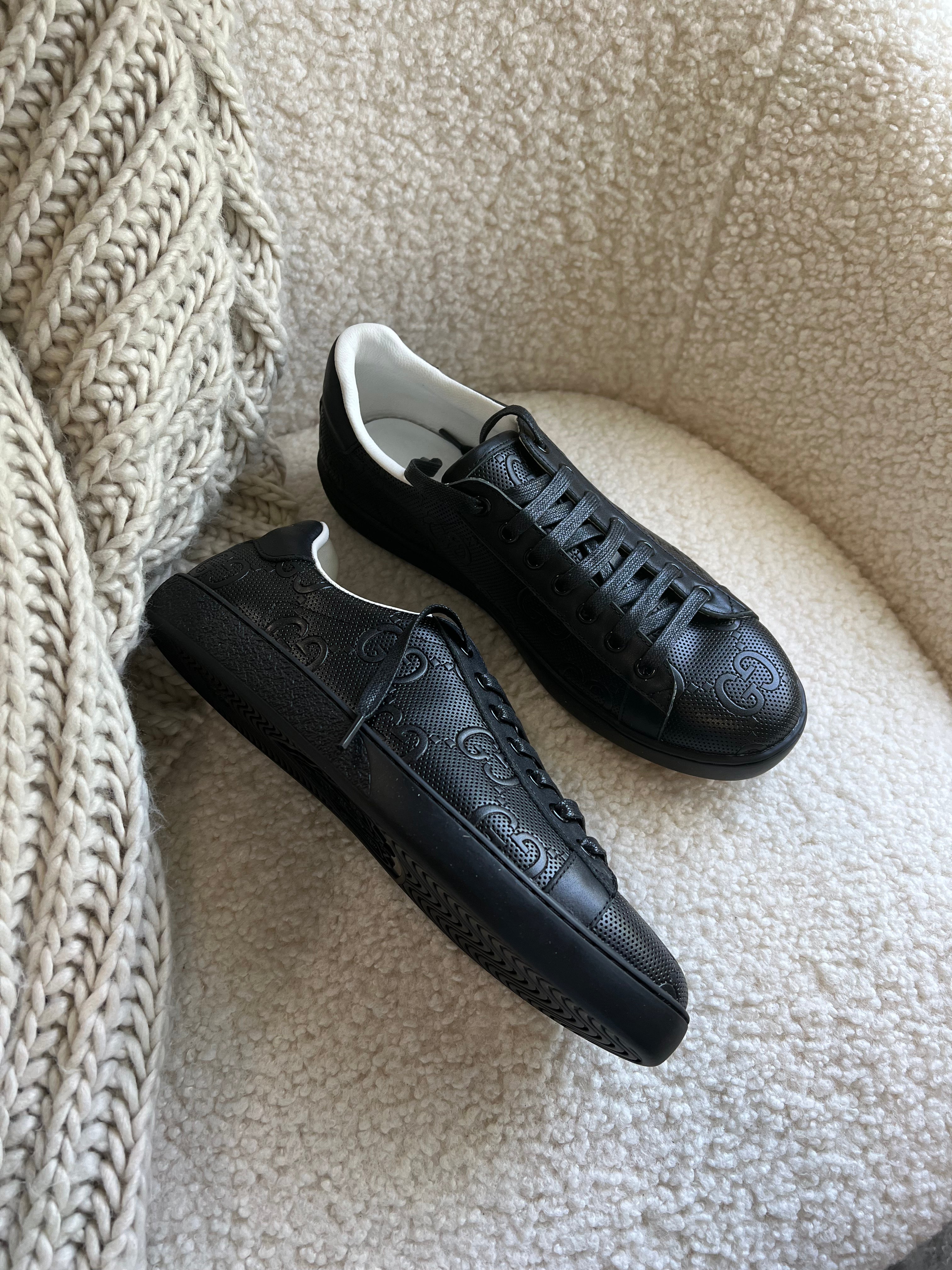 TOP GUCCI G*G Men Ace GG Embossed Sneakers - Black