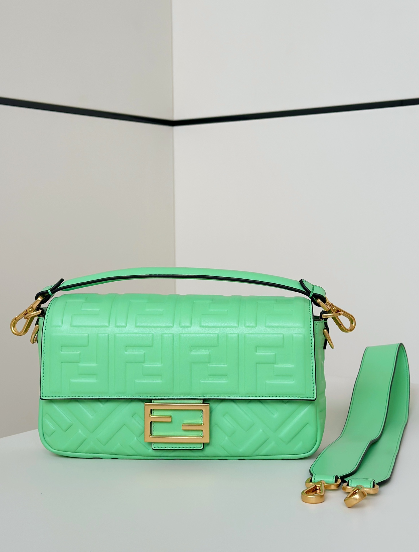 TOP FENDI Baquette Bag 27x5x15 cm - Green