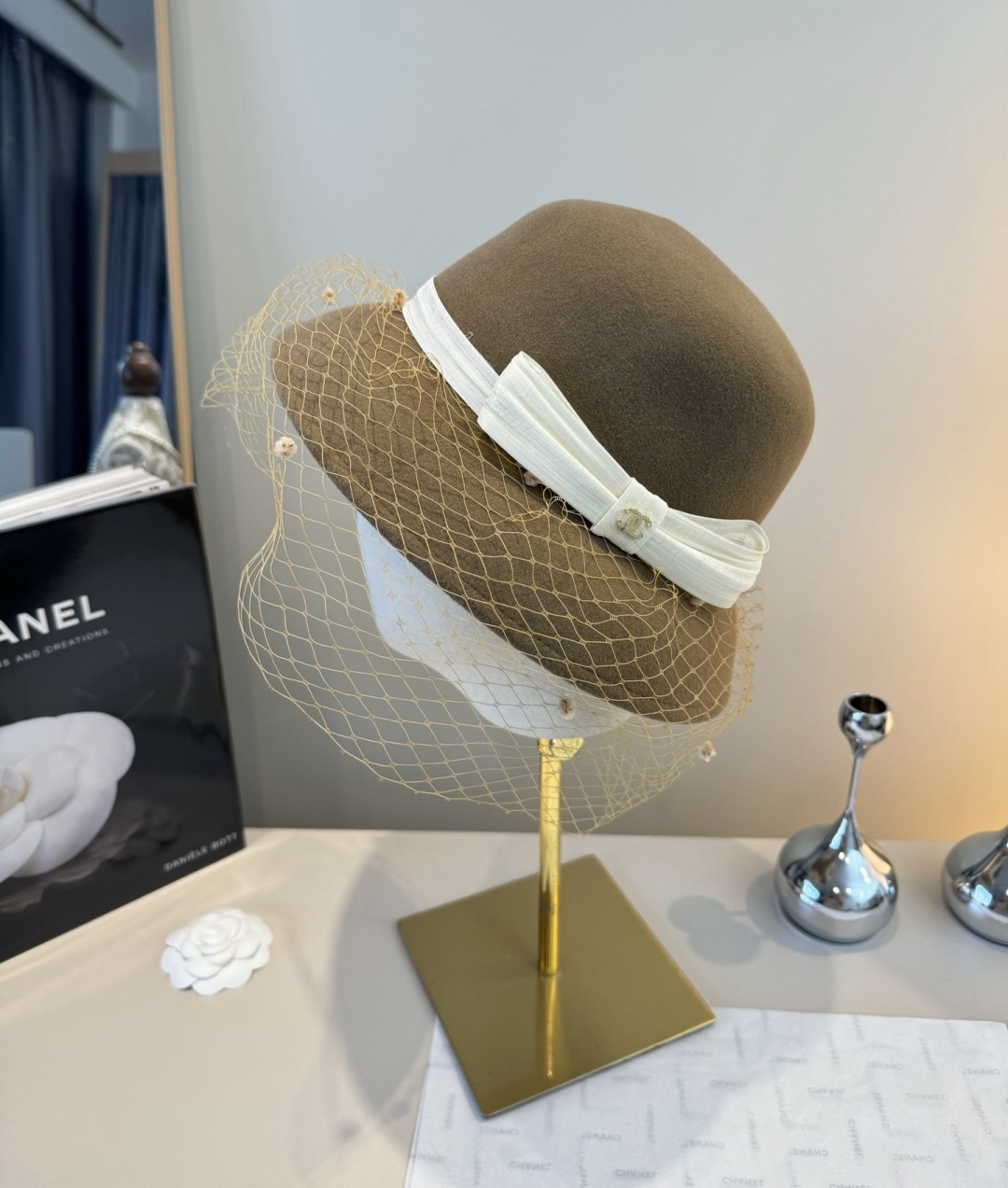 TOP CHANEL Wool Hat - Khaki