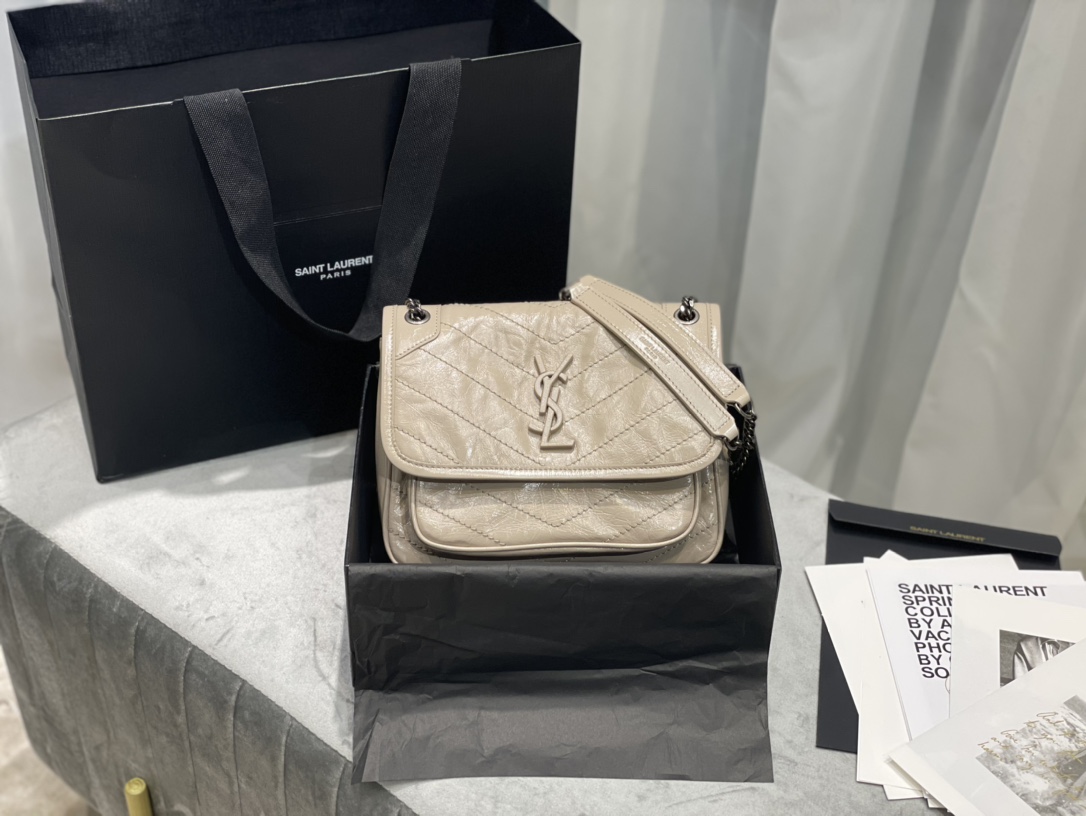 Top Yves Saint Laurent YSL Small Niki Wrinkles Leather Bag - Khaki