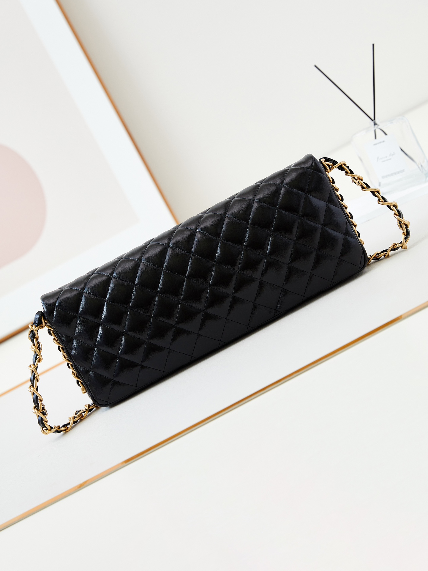 TOP CHANEL Maxi Clutch Bag Lambskin Leather 38 × 18 × 4 cm - Black