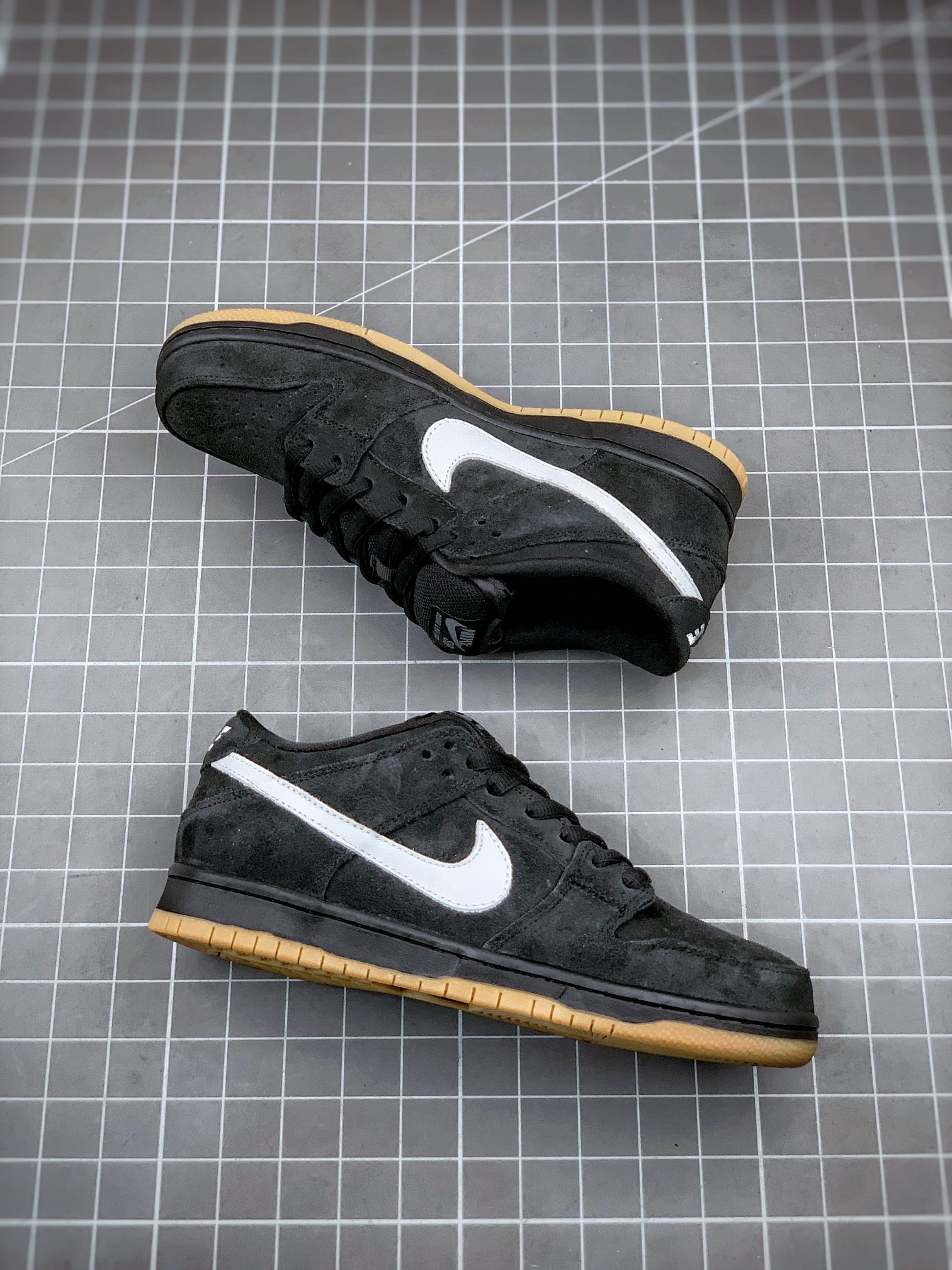 AAAShoes Men Women SB Dunk Low Pro Skate Shoes, Black Suede Upper White Swoosh Gum Rubber Outsole Casual Sneakers