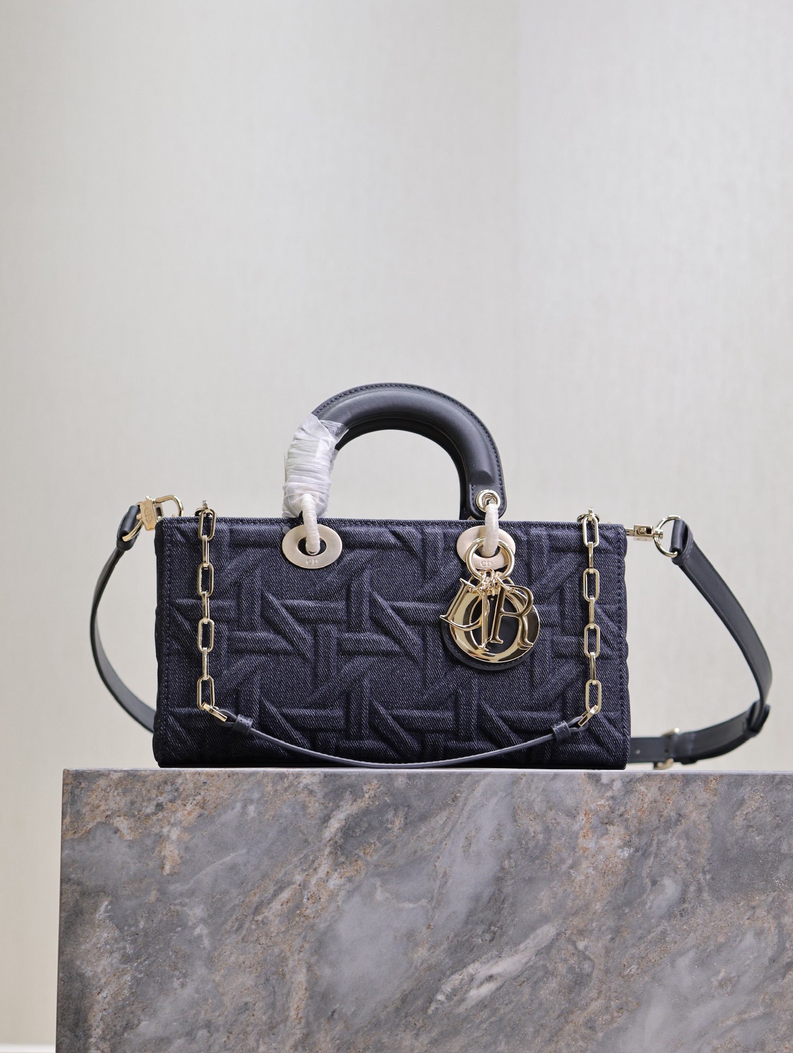 TOP Christian Dior Medium Size Lady D-Joy Bag 26 x 13.5 x 5cm -2 Colors