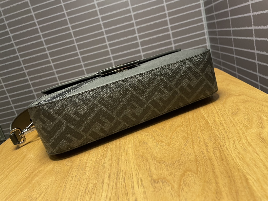 TOP FENDI Classic Style Baguette Bags - 26x13x6cm - Black