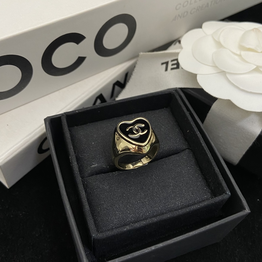 TOP CHANEL Ring - Gold and Black