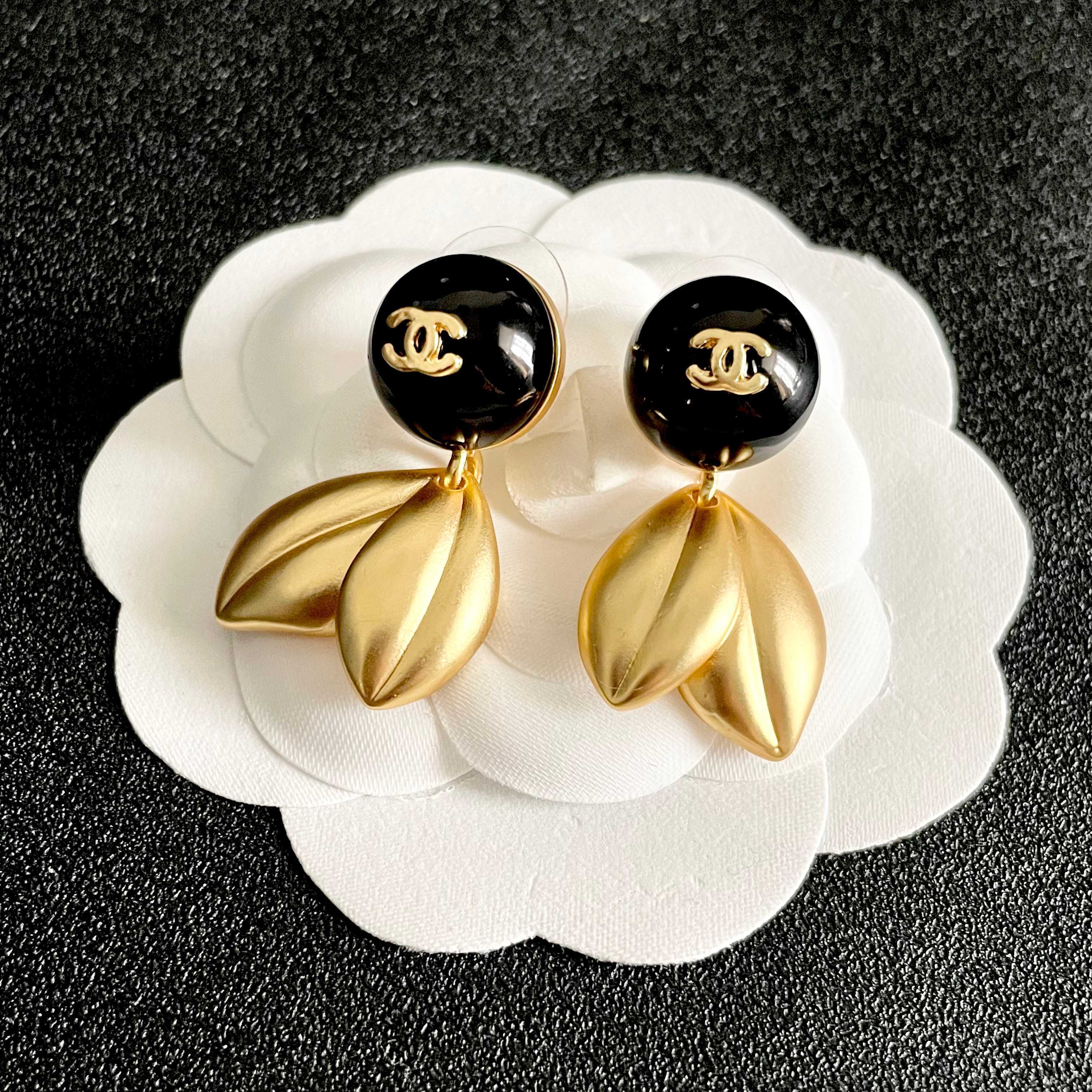 TOP CHANEL CC Earrings - Black