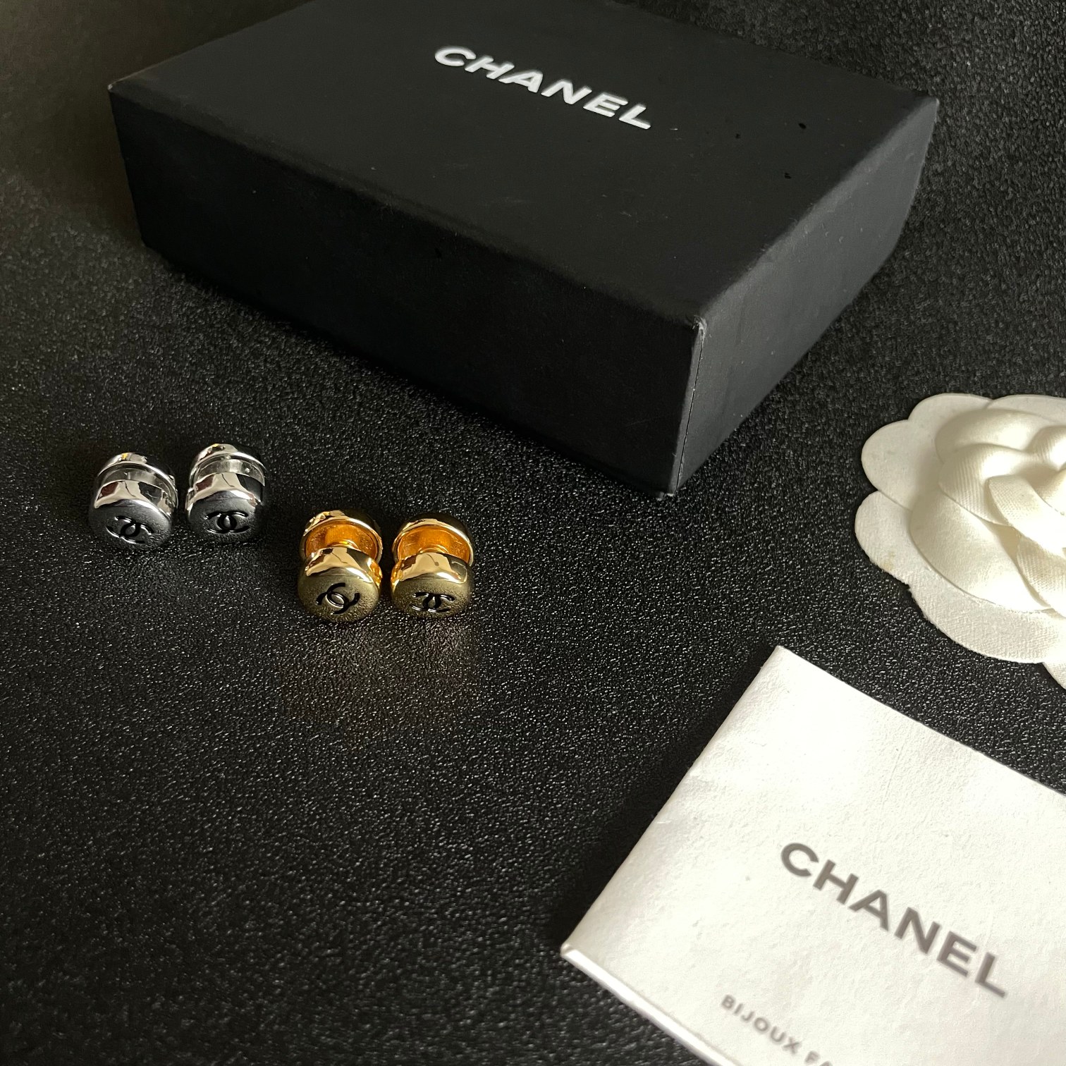 TOP CHANEL Earrings - 2 Colors