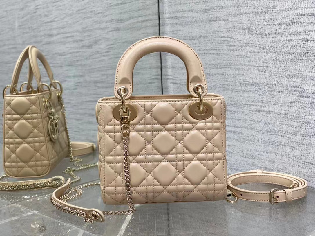 TOP Christian Dior Lady Dior Bag 17*15*7cm - Beige