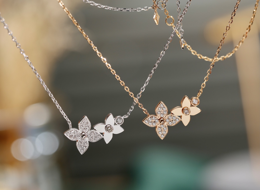 TOP Louis Vuitton LV Blossom Series Double Flower Necklace - 2 Color
