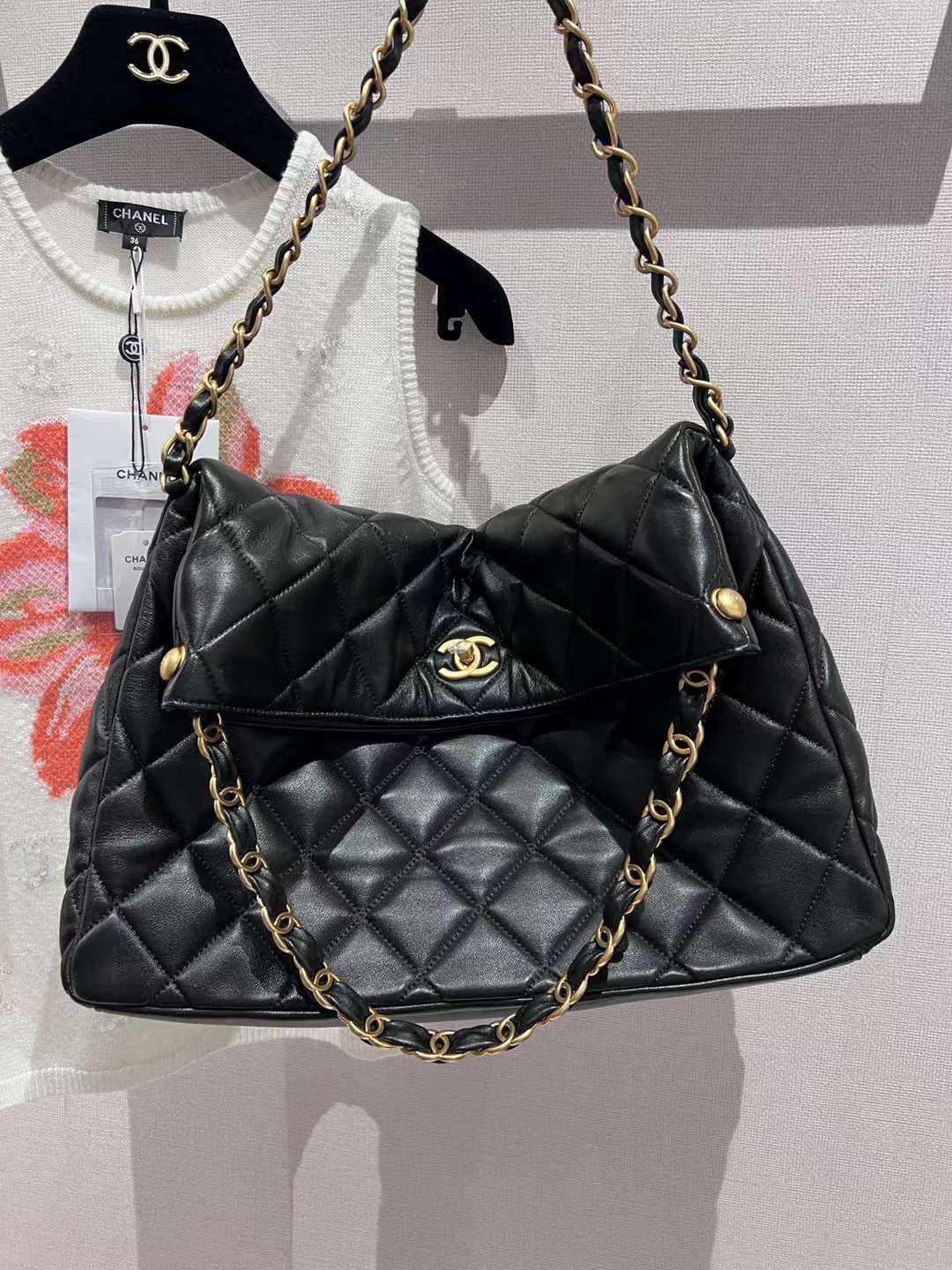 TOP CHANEL Lightweight And Casual Large Bag 39cm - Black&GHW