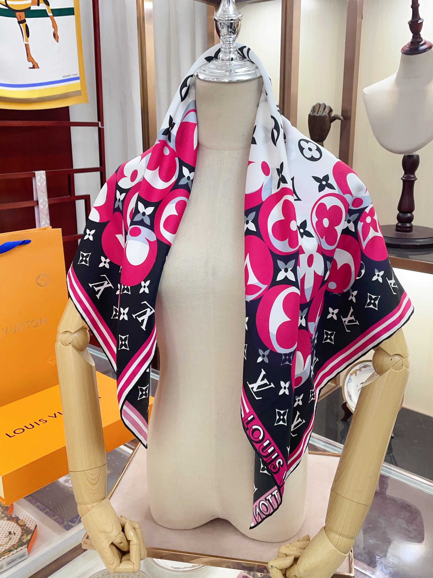 TOP Louis Vuitton LV Silk Square Scarf 90*90cm - 2 Color