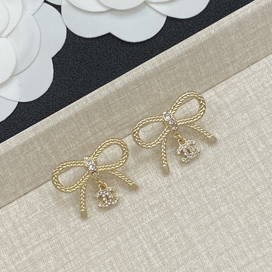 TOP CHANEL Earrings - Gold
