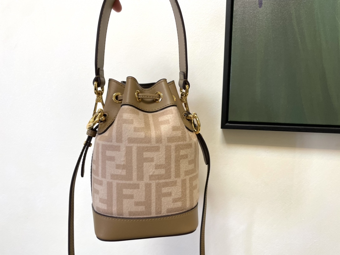 TOP FENDI Mon Tresor Bucket Bags - 2 Color
