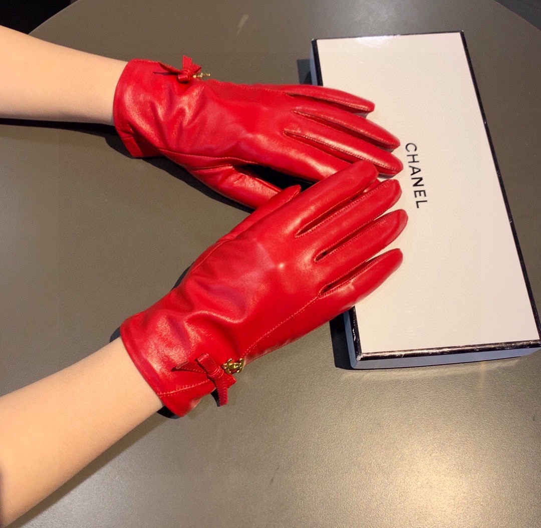TOP CHANEL Gloves - Red
