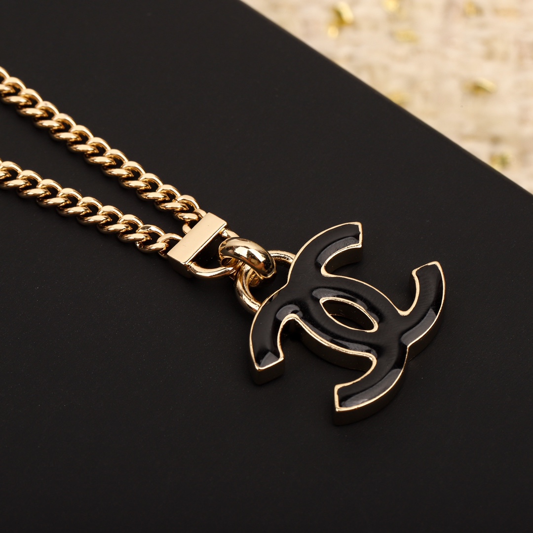 TOP CHANEL CC Enamel Necklace-Black