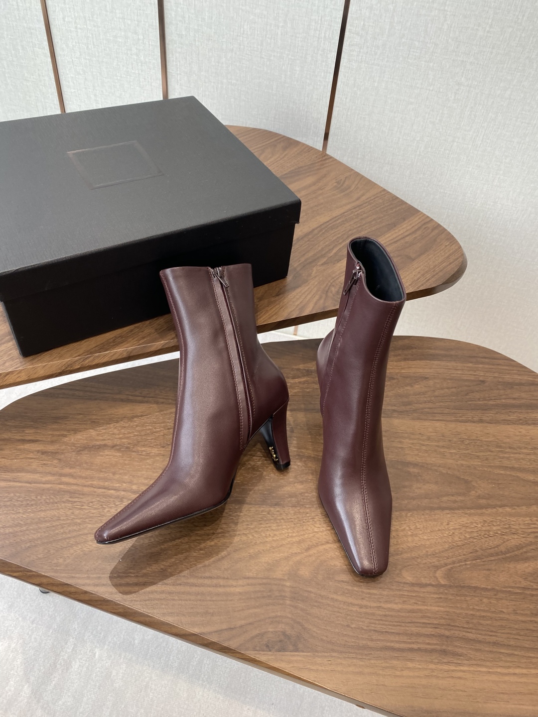 TOP Yves Saint Laurent YSL Ankle Boots Calfskin - Red