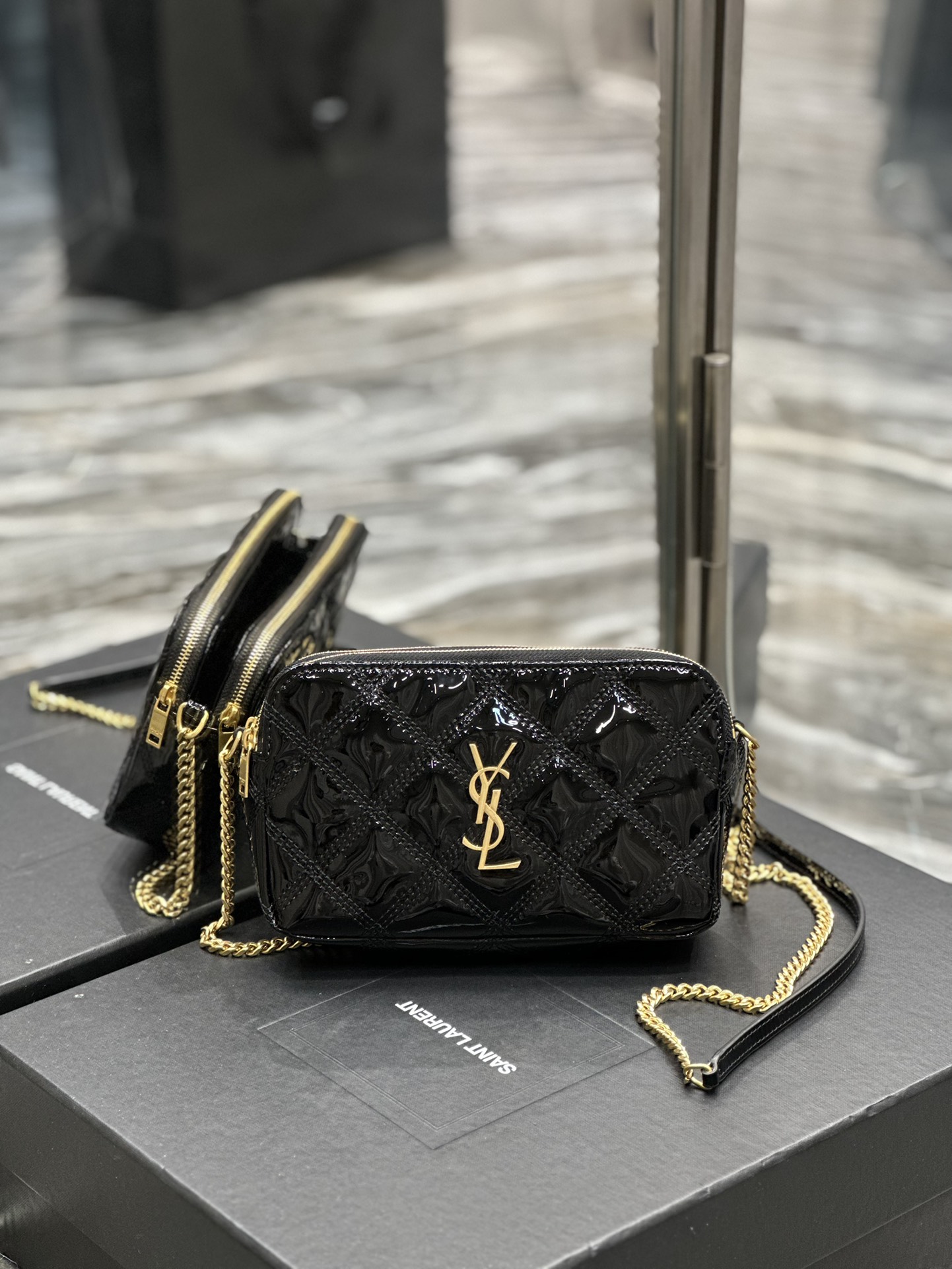 TOP Yves Saint Laurent YSL BECKY Patent Leather Shoulder Bag - GHW