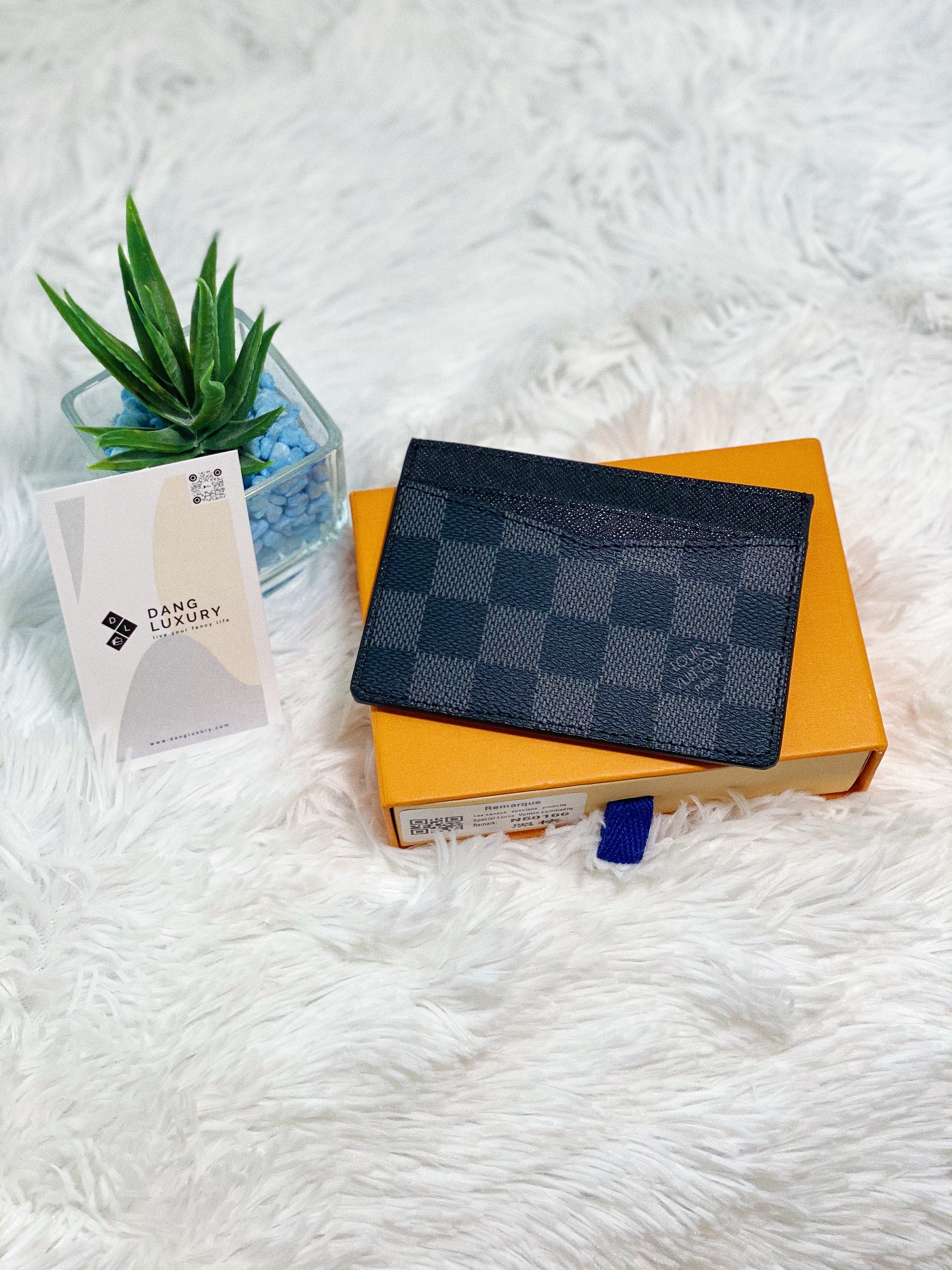 TOP Louis Vuitton LV LV Men Card Holder - BLACK