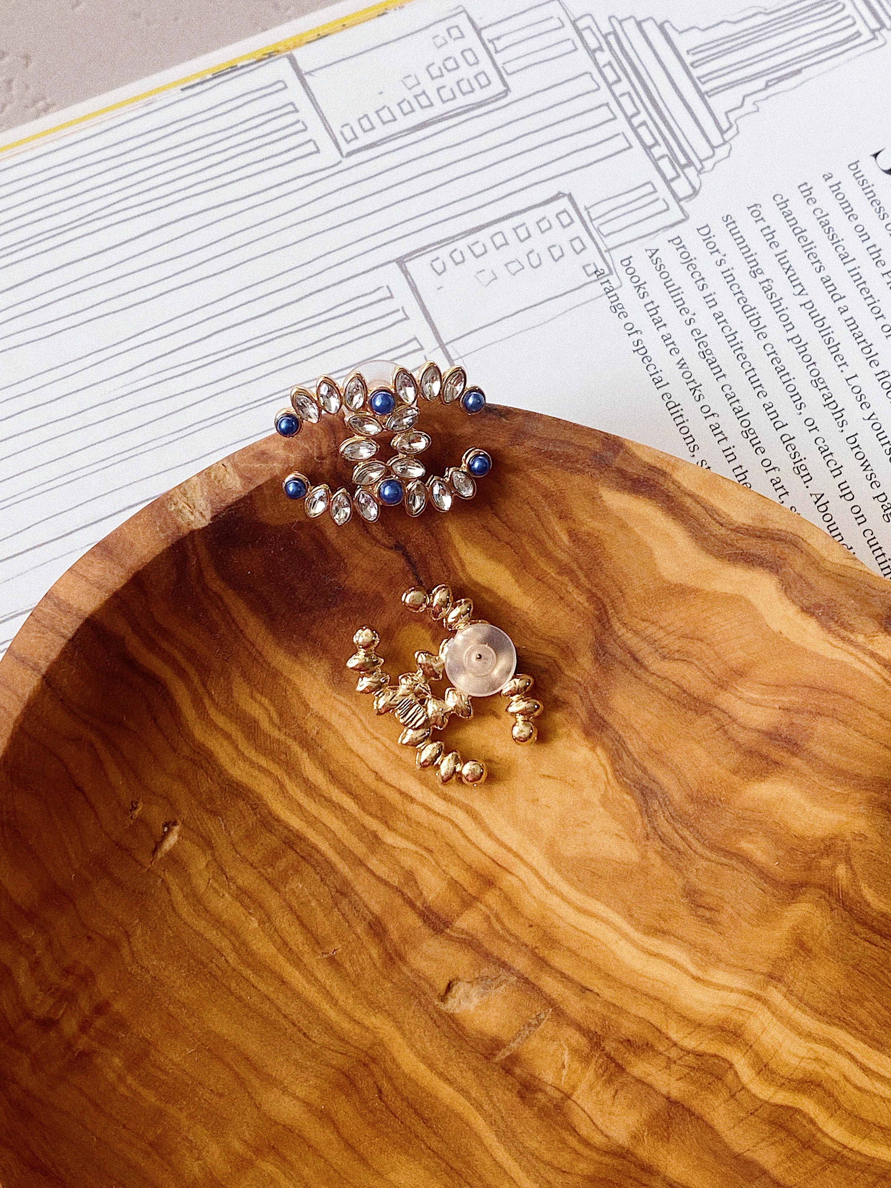 TOP CHANEL Stud Earrings