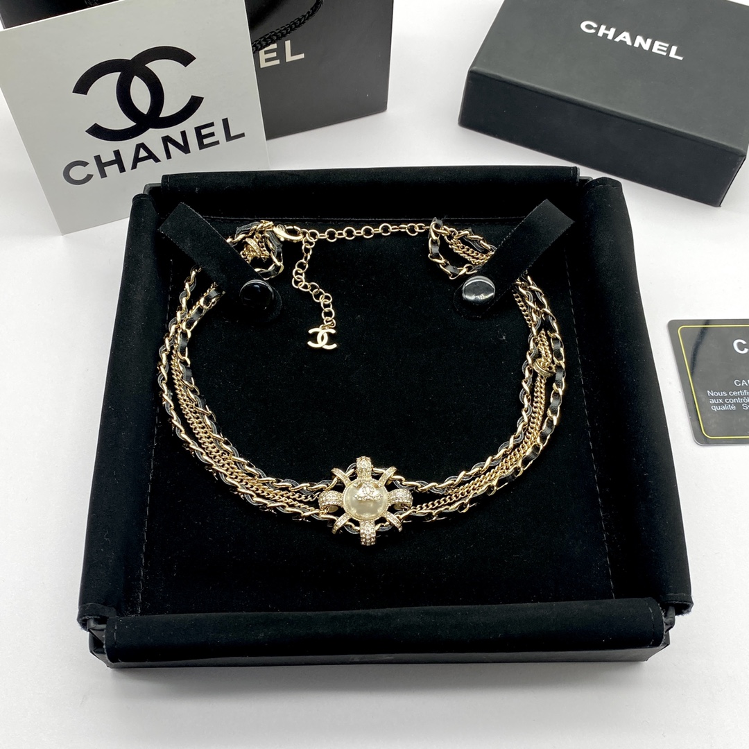 TOP CHANEL Choker Necklace