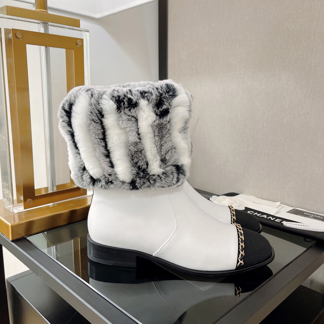 TOP CHANEL Lambskin Boots with Rabbit Fur Sleeve - White