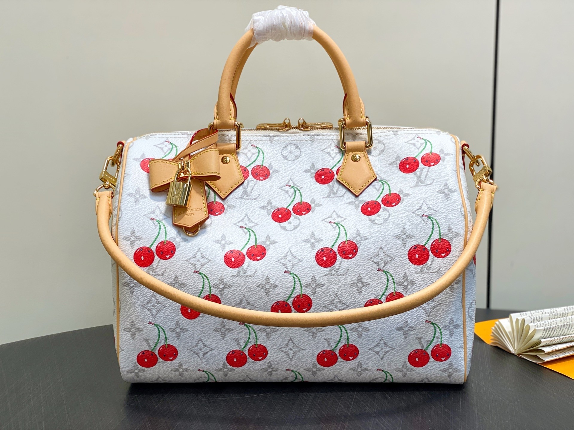 TOP Louis Vuitton LV Speedy Soft 30 Bag with Cherry Pattern 30 x 21 x 17cm - White
