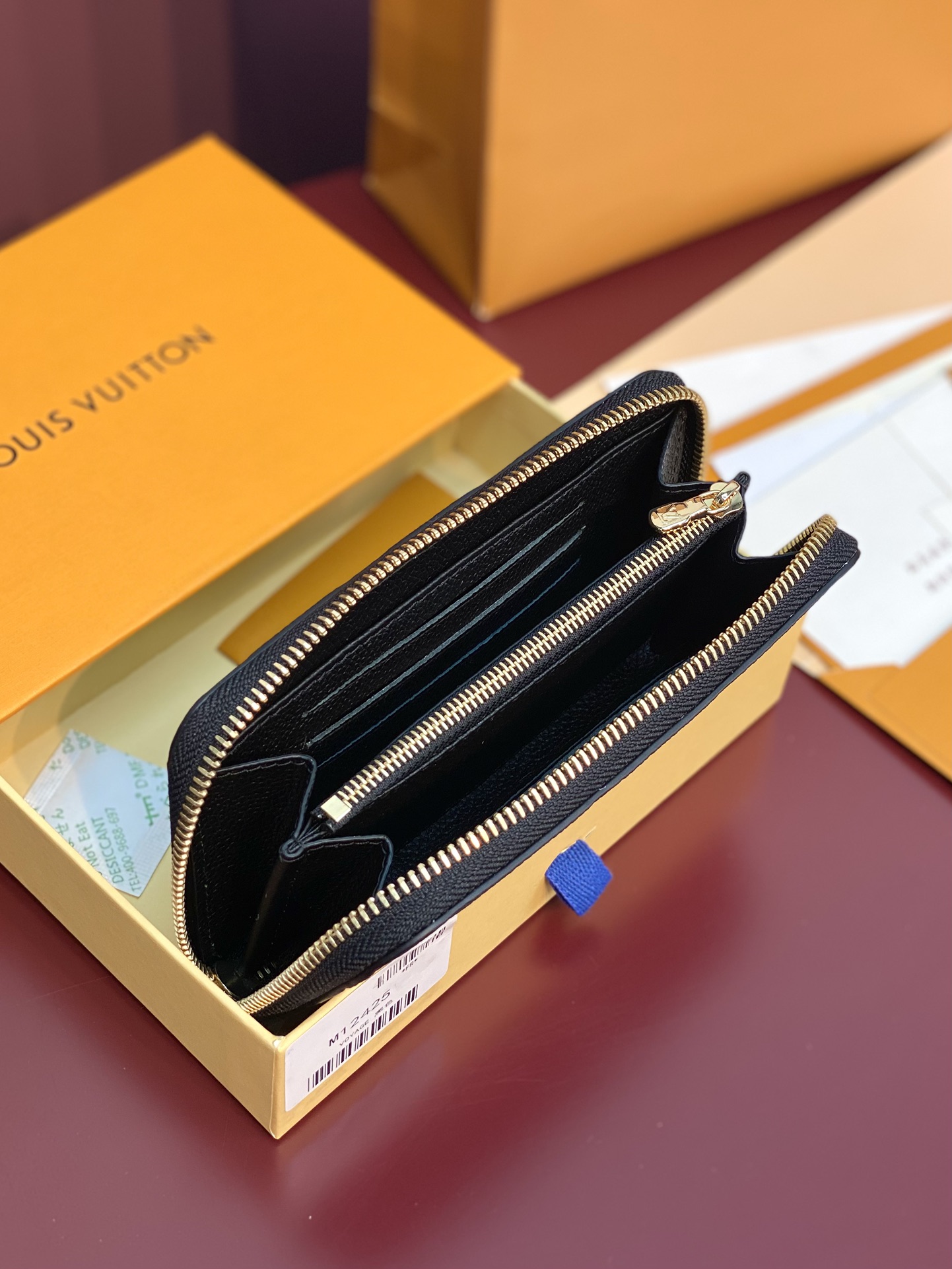 TOP Louis Vuitton LV Margot Wallet Monogram Empreinte Leather 17x11x2cm - Black