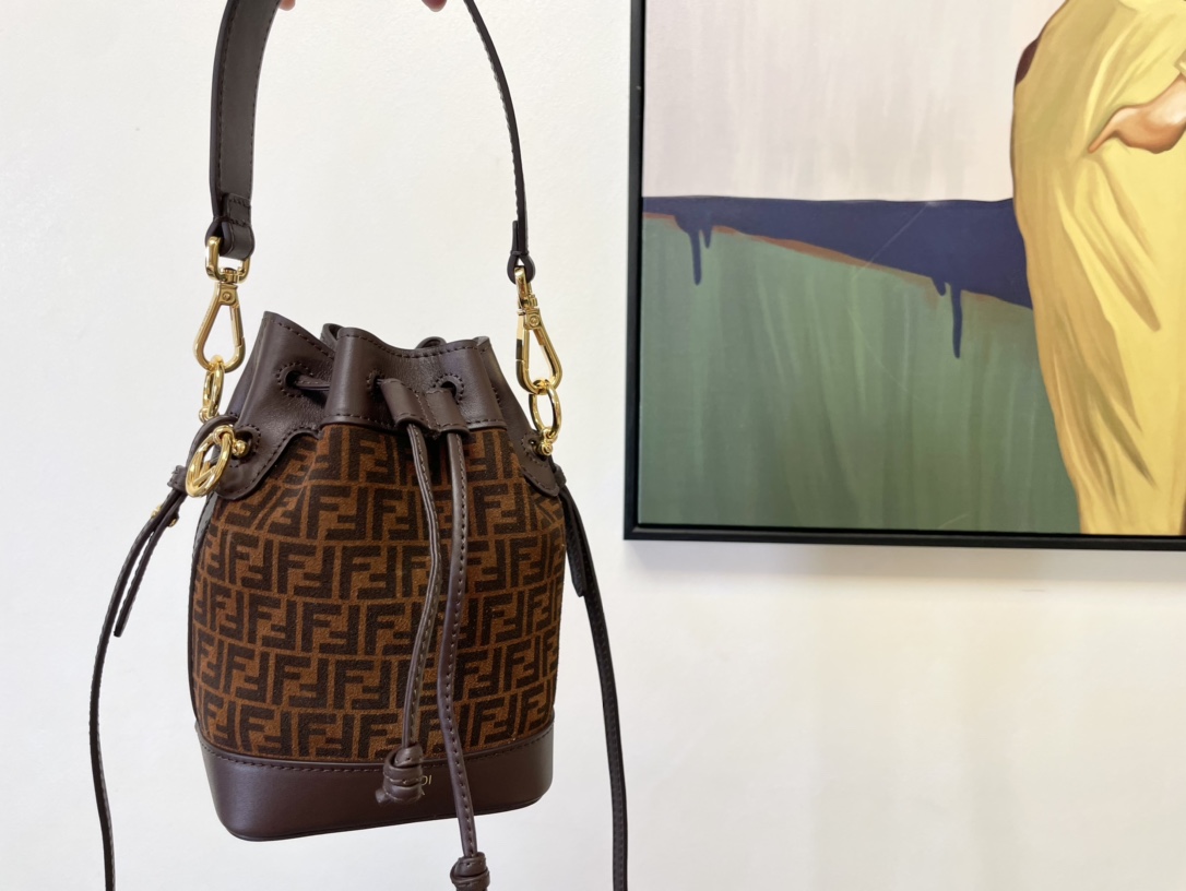 TOP FENDI Mon Tresor Bucket Bags - 2 Color