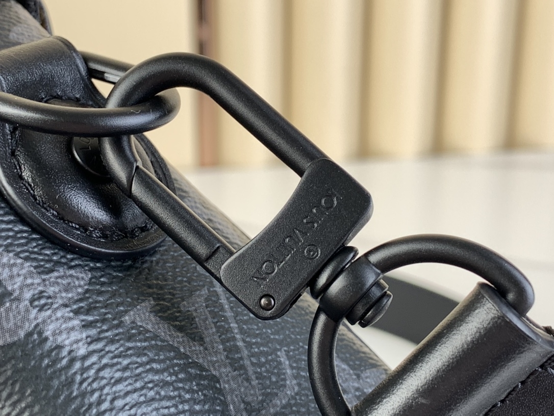 TOP Louis Vuitton LV Soul Trunk Bag Monogram Eclipse 19x15x7cm - Black