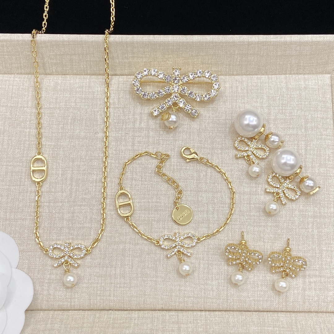 TOP Christian Dior Necklace/Bracelet/Earrings/Brooch - Gold