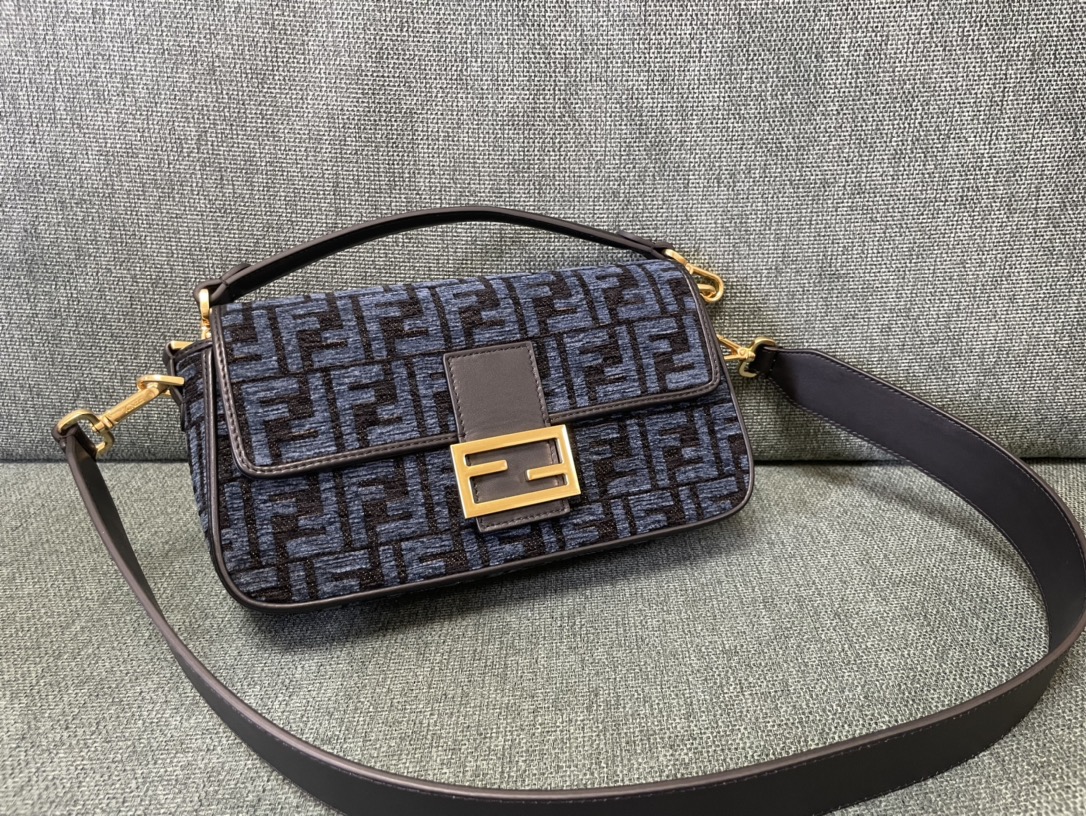TOP FENDI Baguette FF Bag Chenille 27x15x6cm - 2 Color