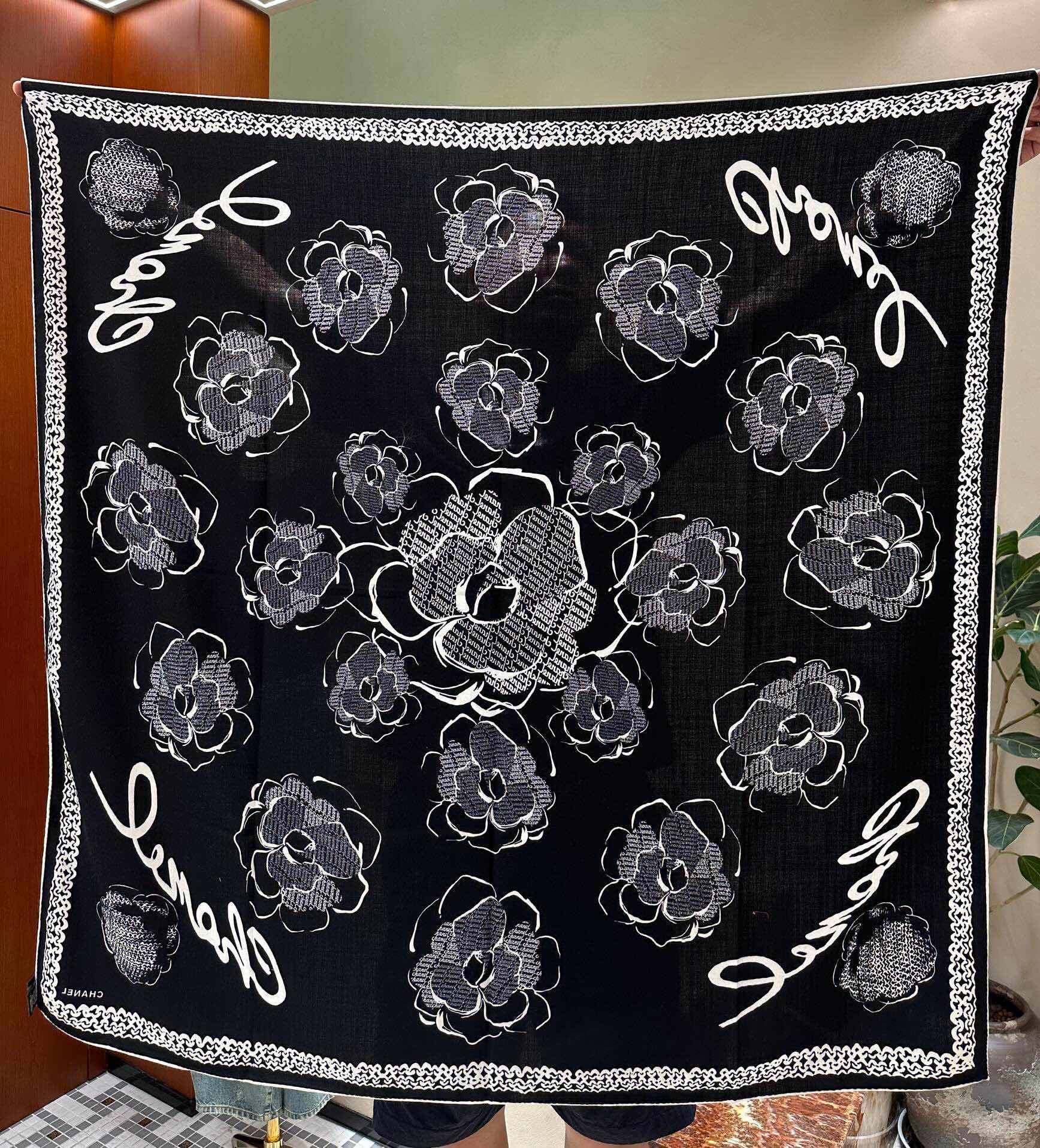 TOP CHANEL  Square Scarf 140×140cm - 2 Colors