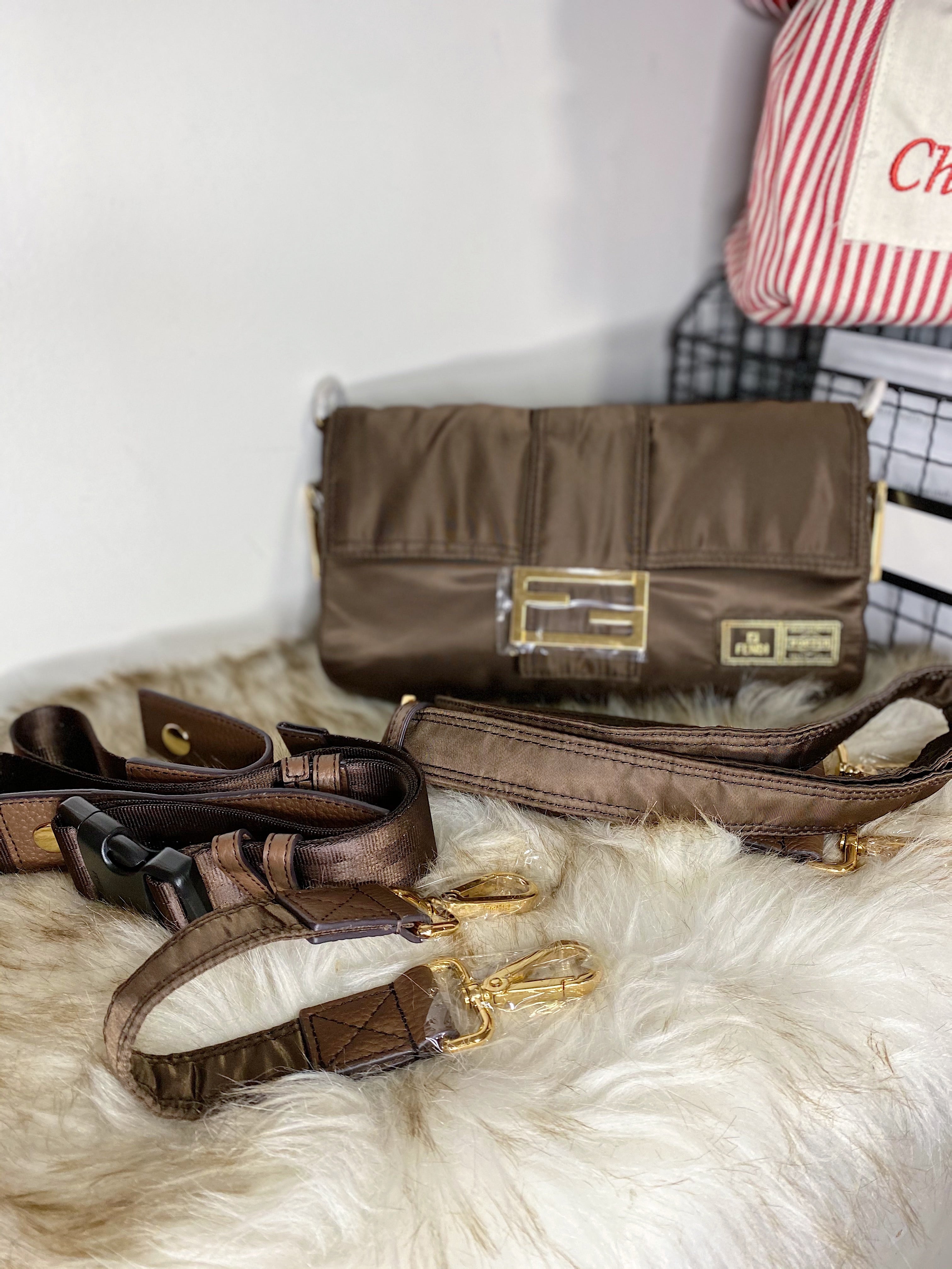 TOP FENDI Porter Baguette Small Bag