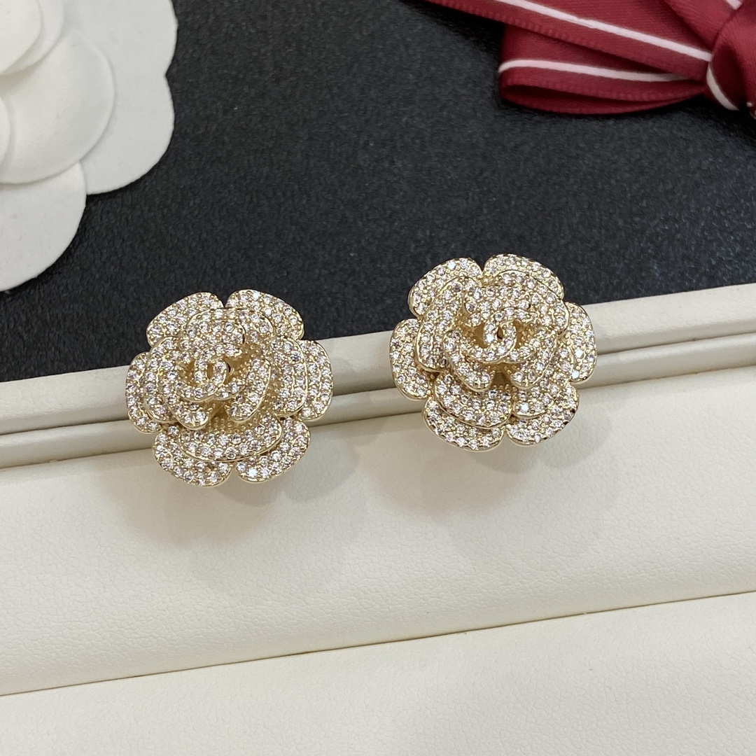 TOP CHANEL  Earrings- Gold