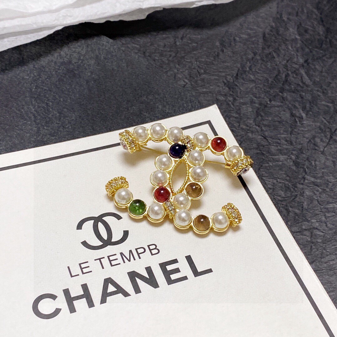 TOP CHANEL  Crystal & Pearl Brooch