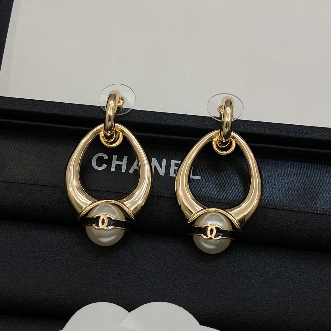 TOP CHANEL CC Earring