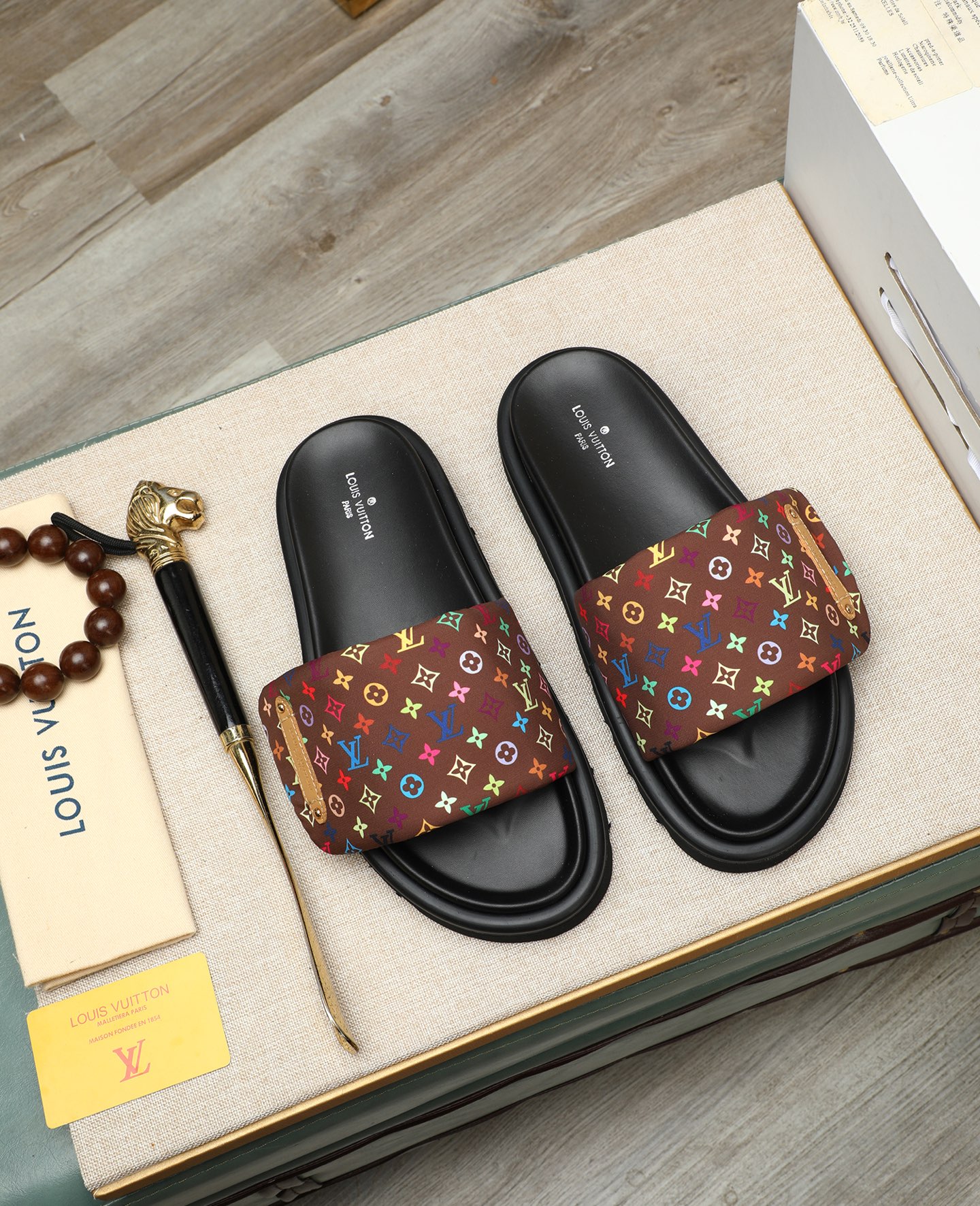 TOP Louis Vuitton LV Men's Leather Slides - 3 Color