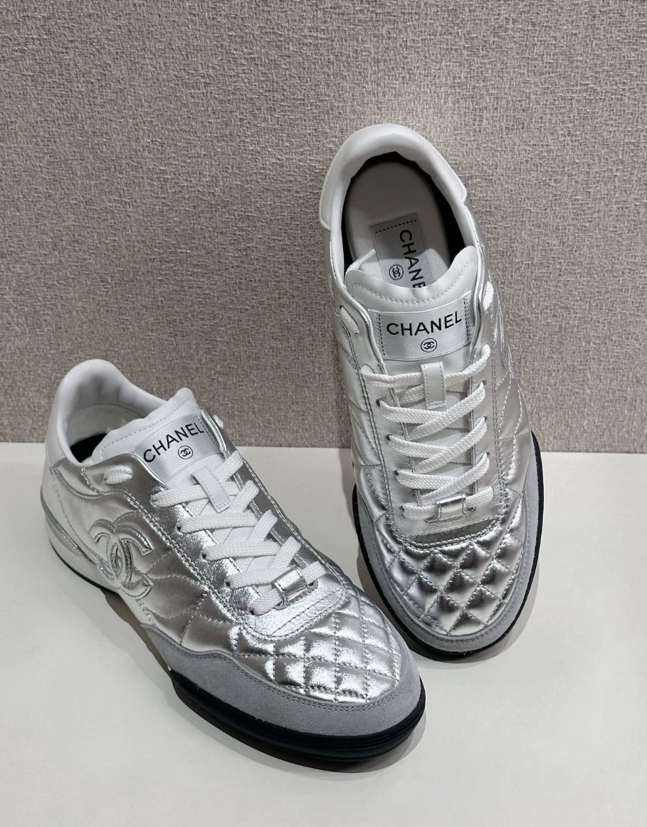 TOP CHANEL CC Sneakers - 4 Color