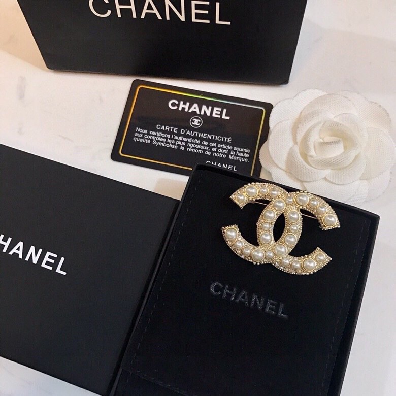 TOP CHANEL Double C Pearl Classic Brooch
