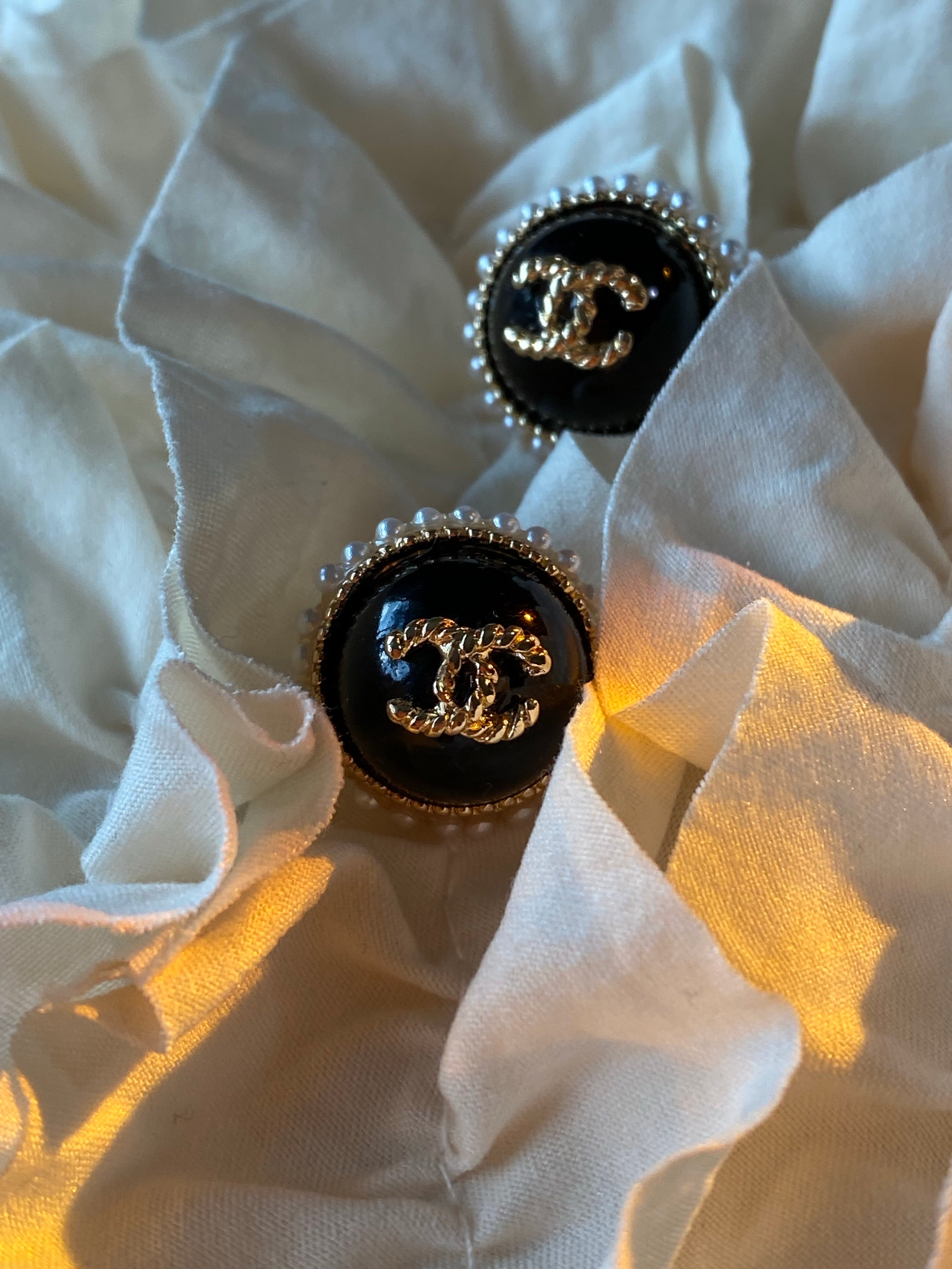 TOP CHANEL Stud Lady Earrings