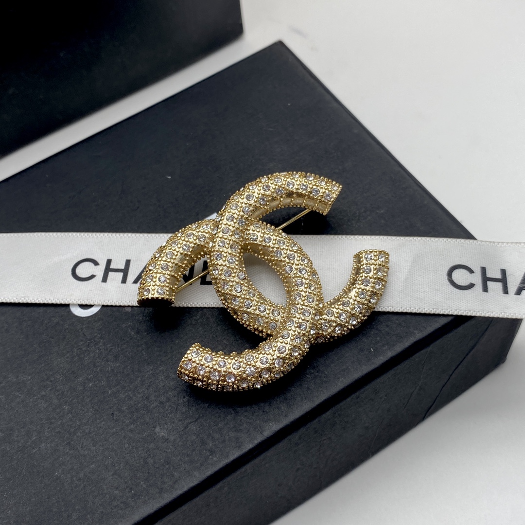 TOP CHANEL Brooch Collections