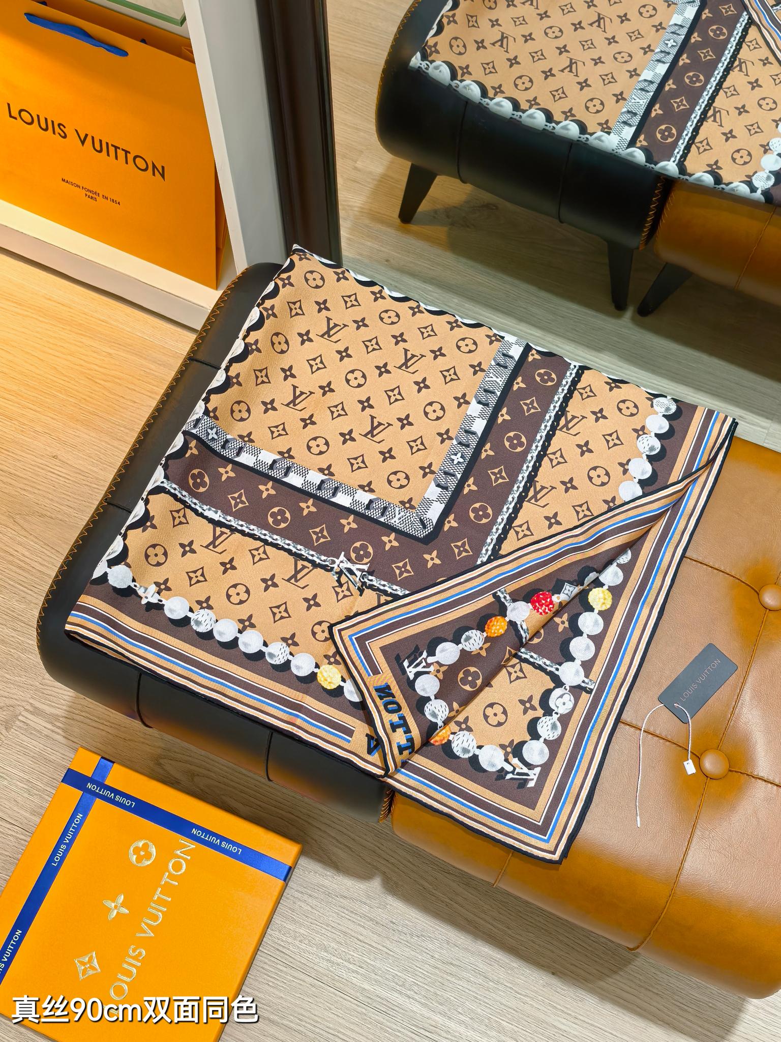 TOP Louis Vuitton LV Silk Square Scarf 90 x 90 cm - 2 Colors