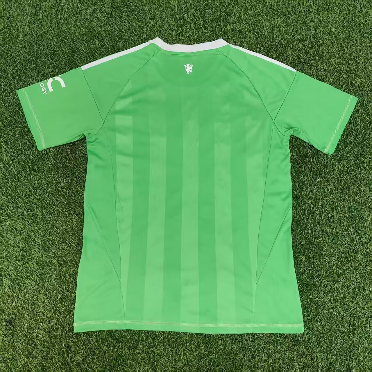 2025/2026 Manchester United Goalkeeper Green Football Shirt 1:1 Thai Quality
