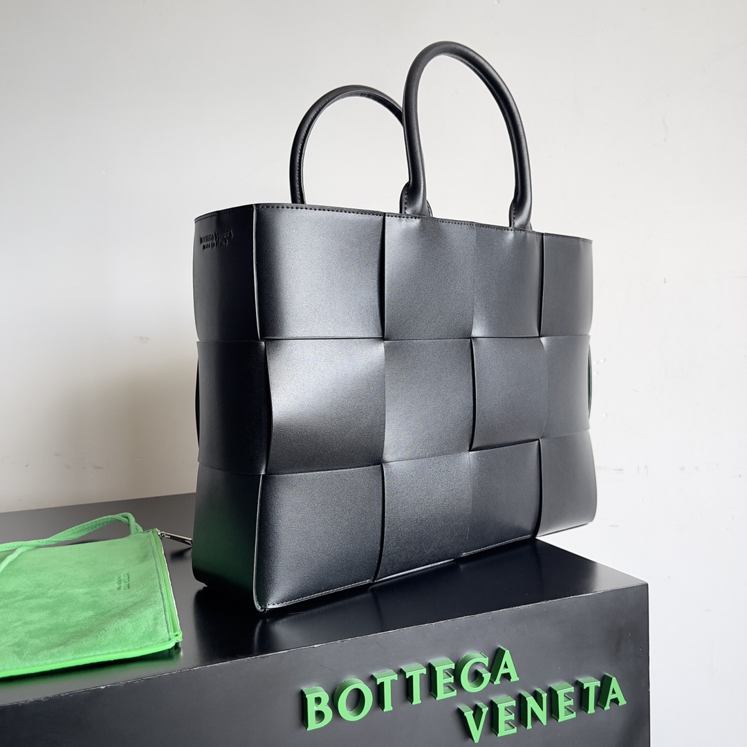 TOP Bottega Veneta BV Tote Bags - Black & Green