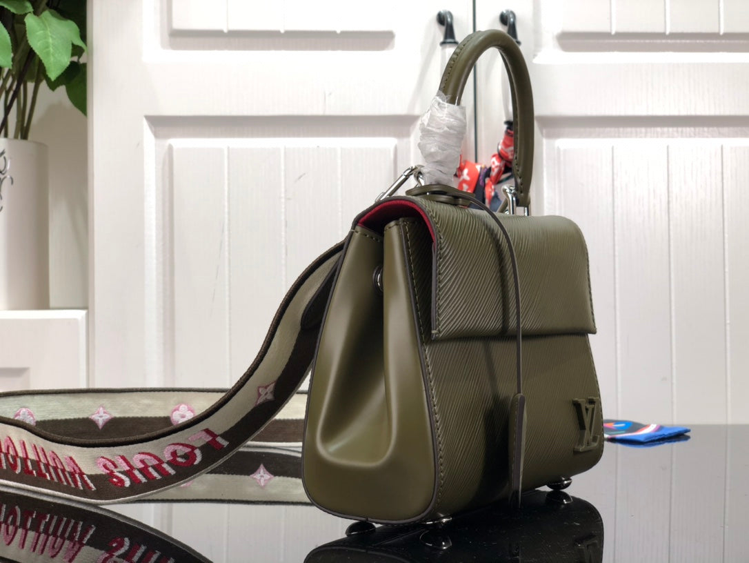 TOP Louis Vuitton LV L*V Cluny Epi Leather 20 x 16 x 7.5 cm- Green