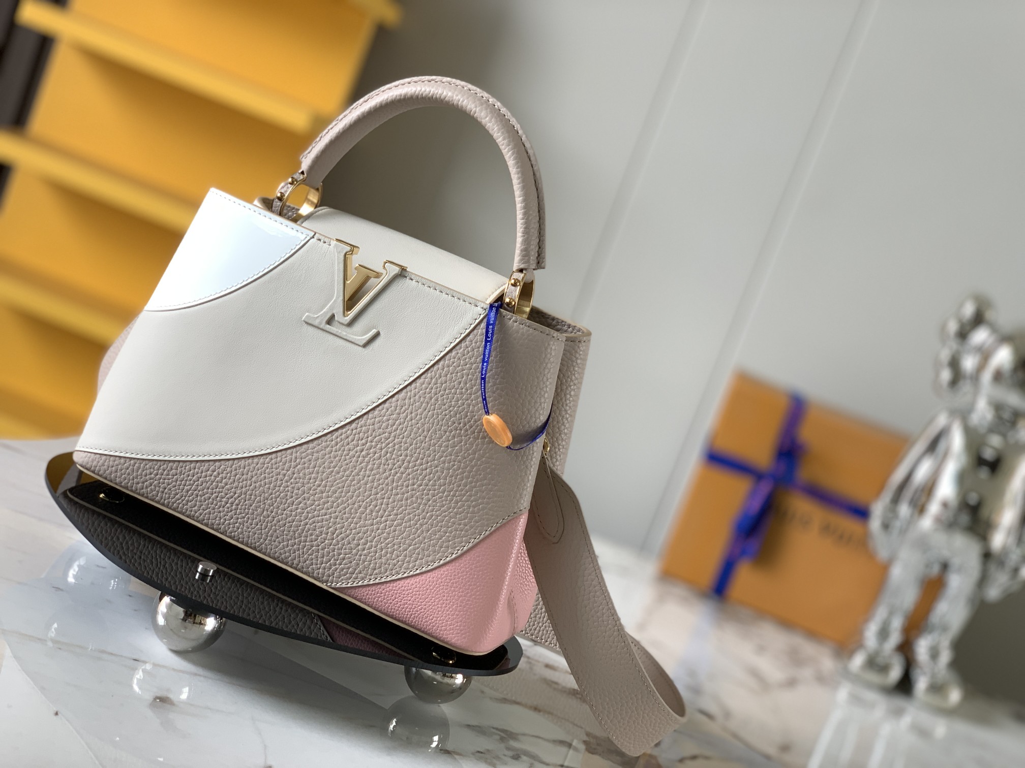 TOP Louis Vuitton LV Capucines  Gold Buckle Bag 2 Sizes-White and Pink and Beige