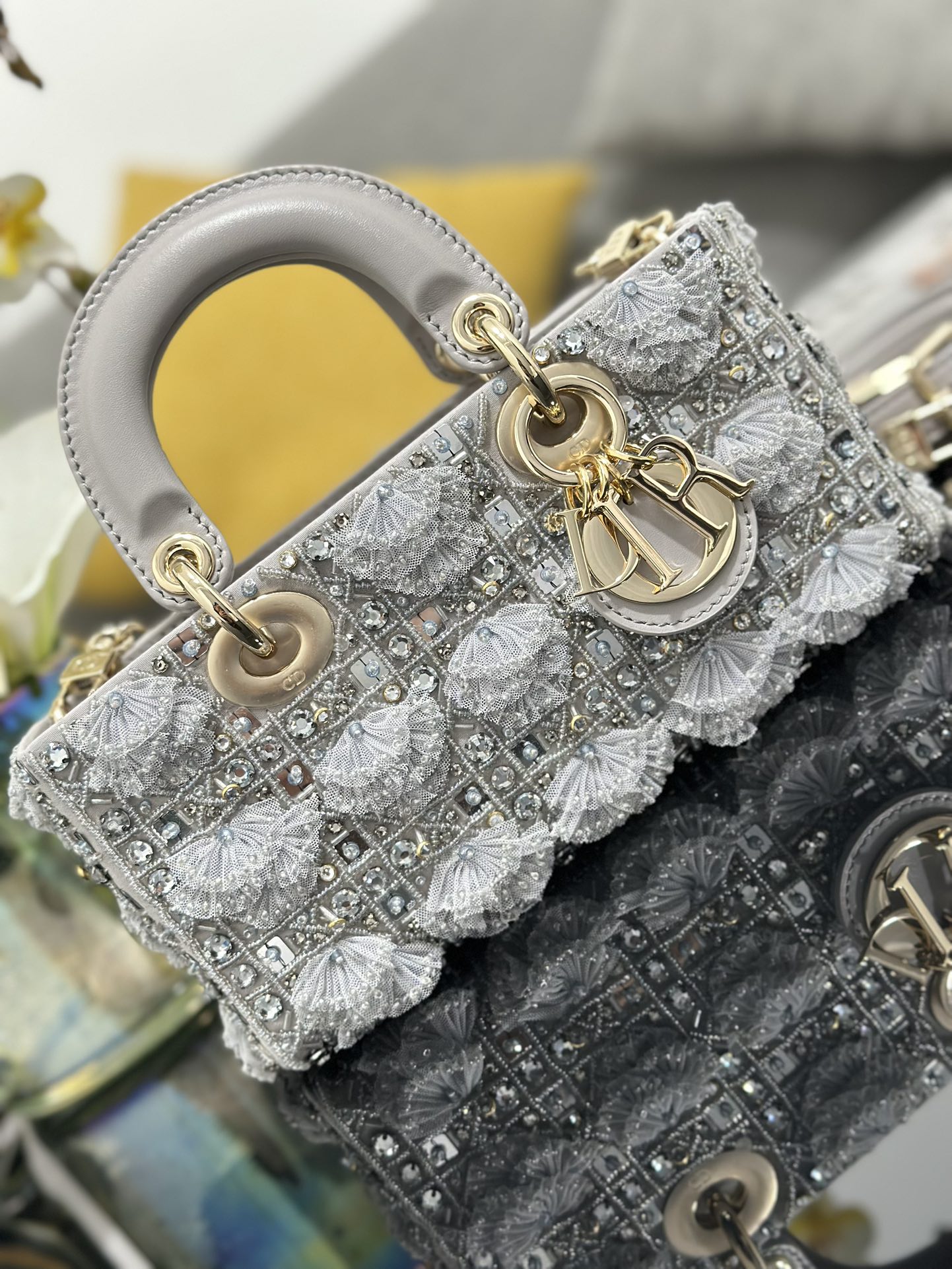 TOP Christian Dior Embroidered Lace Bead Lady D-Joy Bag 22*12*6cm - 2 Colour