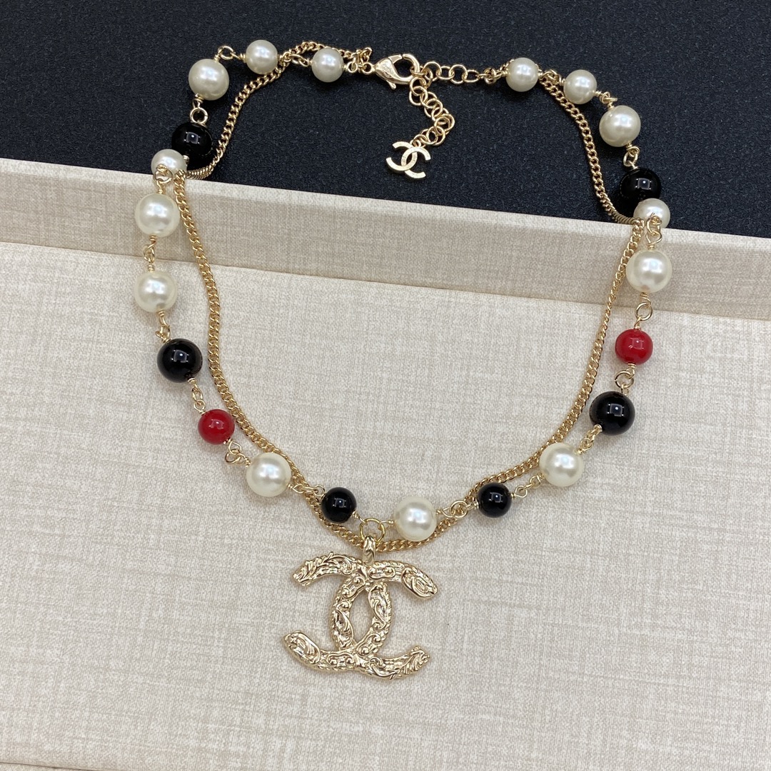 TOP CHANEL Necklace with Colored Beads - Gold