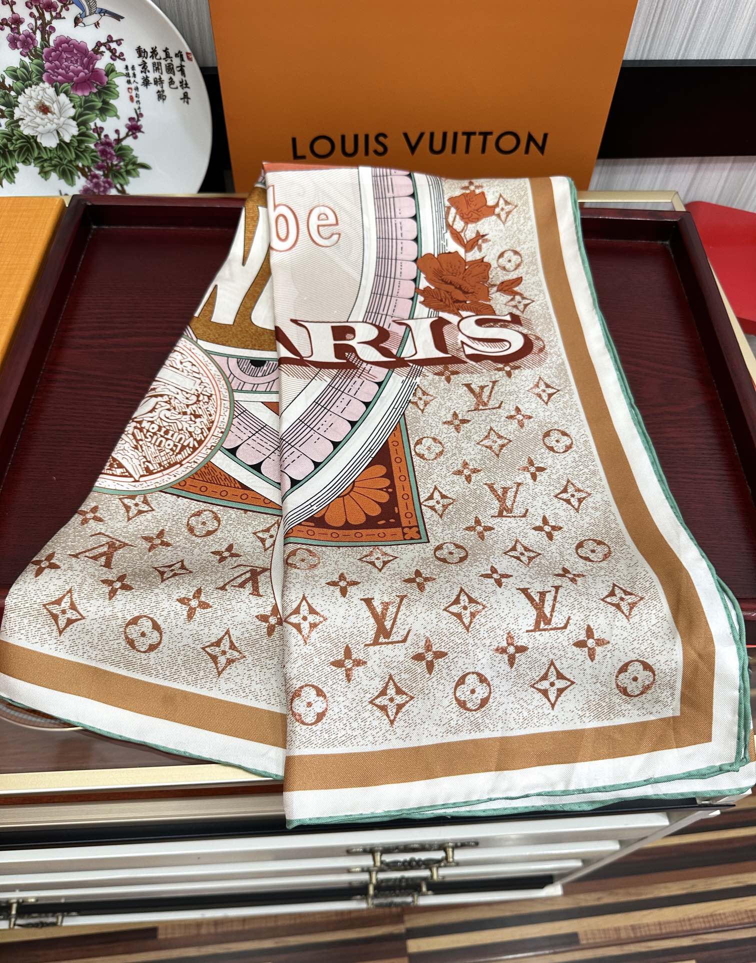 TOP Louis Vuitton LV Square Silk Scarf 90×90 cm-2 Colors